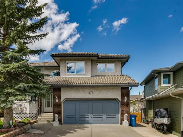 733 SW Edgebank Pl NW, Calgary, AB T3A 4S2