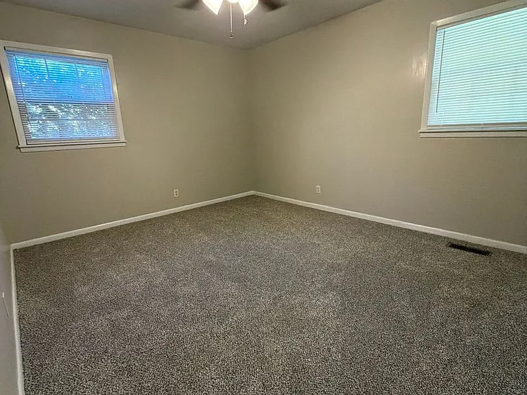 3575 Hudson St — Photo 12