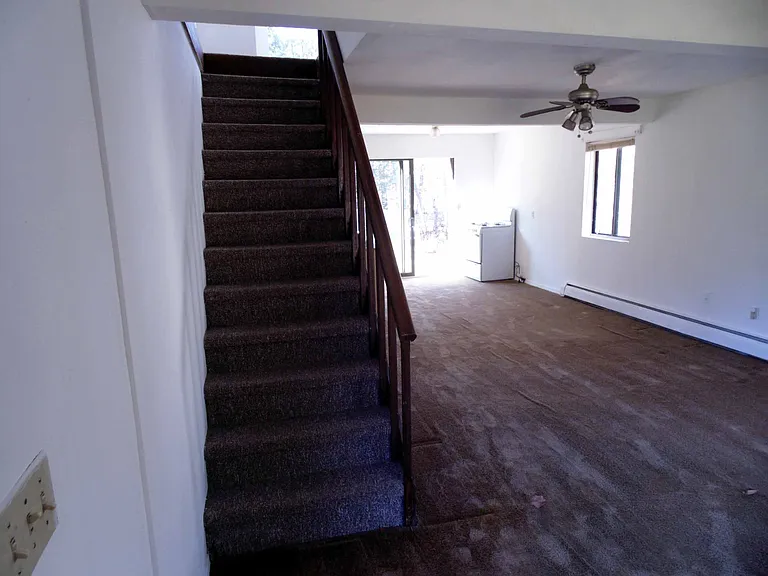 Stony Hollow Dr — Photo 10