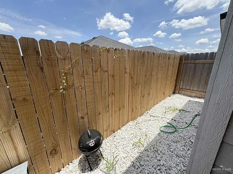 2007 Cassandra St — Photo 10