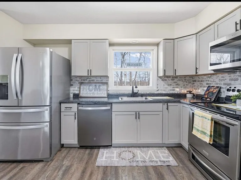 100 Foxwood Ct — Photo 12