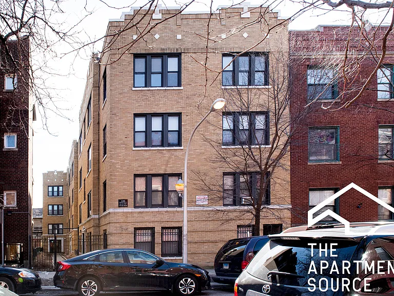 839 W Cornelia Ave #2N — Photo 9