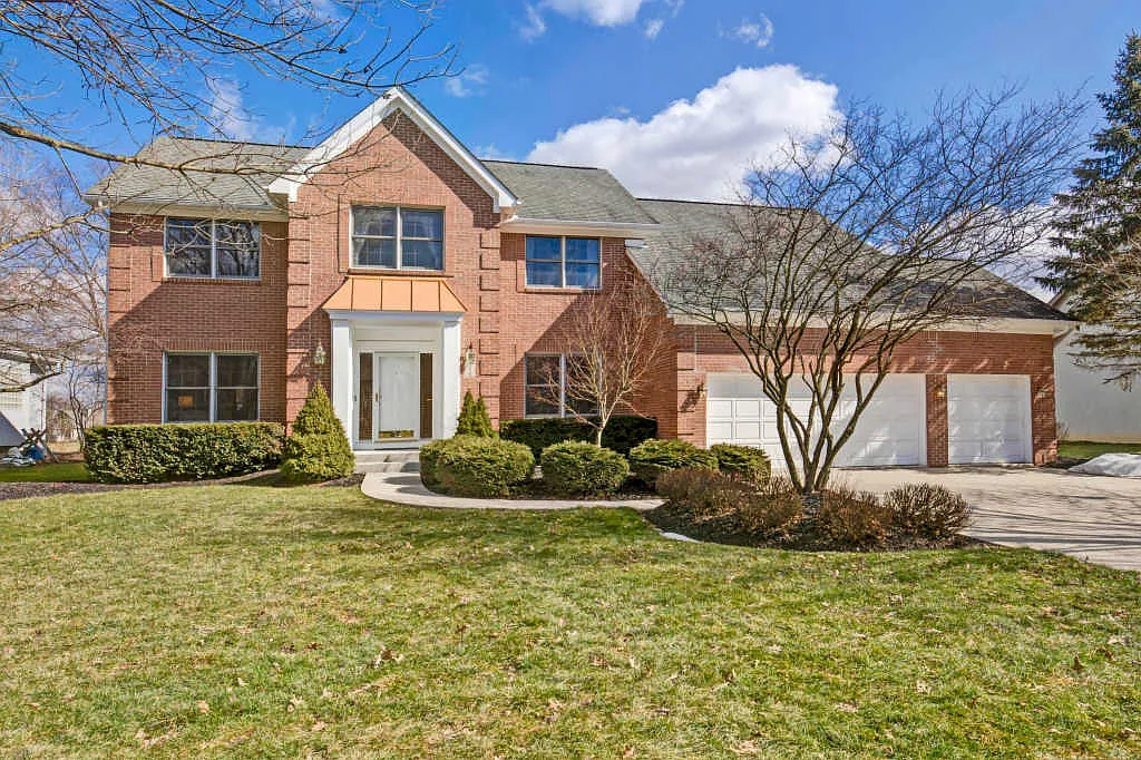 586 Bay Dr photo 1