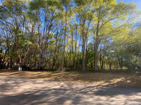 9403 Vassar Rd, Grand Blanc, MI 48439