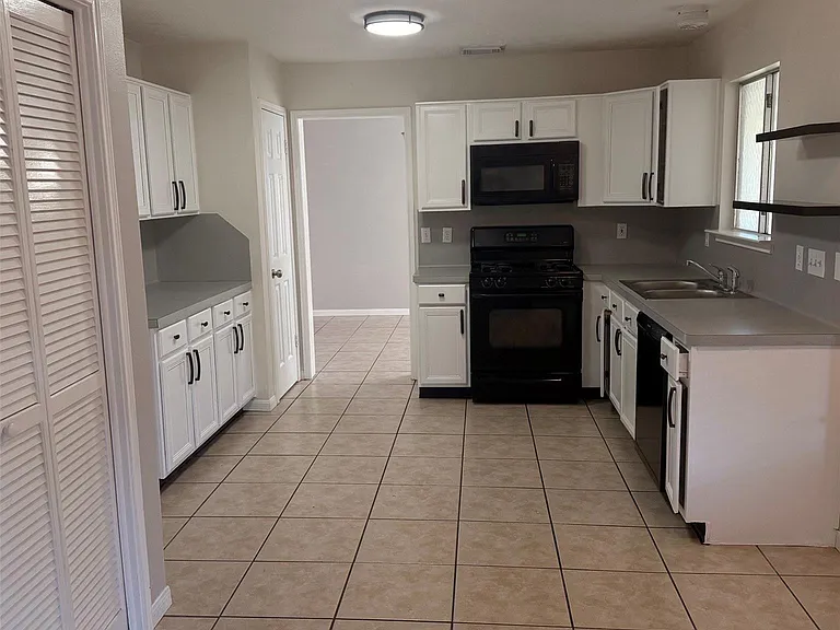 9035 Rippling Fields Dr — Photo 37