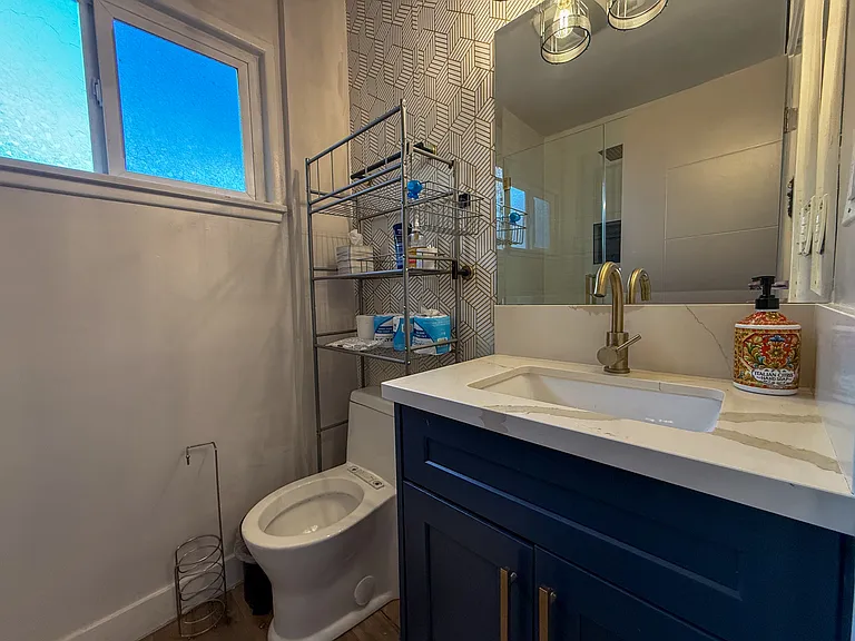6744 Mulholland Dr — Photo 13