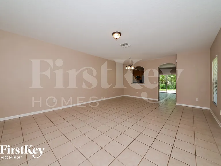 15825 Fishhawk Falls Dr — Photo 2