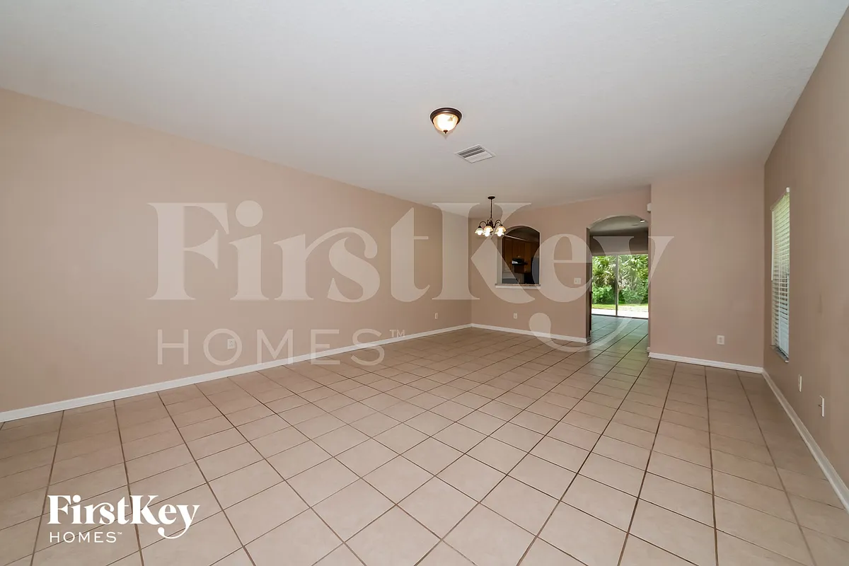 Building Photo - 15825 Fishhawk Falls Dr