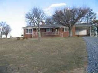 1035 Love Rd, Pilot Mountain, NC 27041