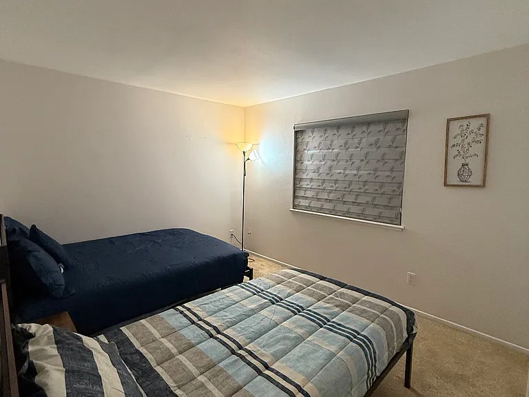 1323 Montgomery Ln — Photo 8