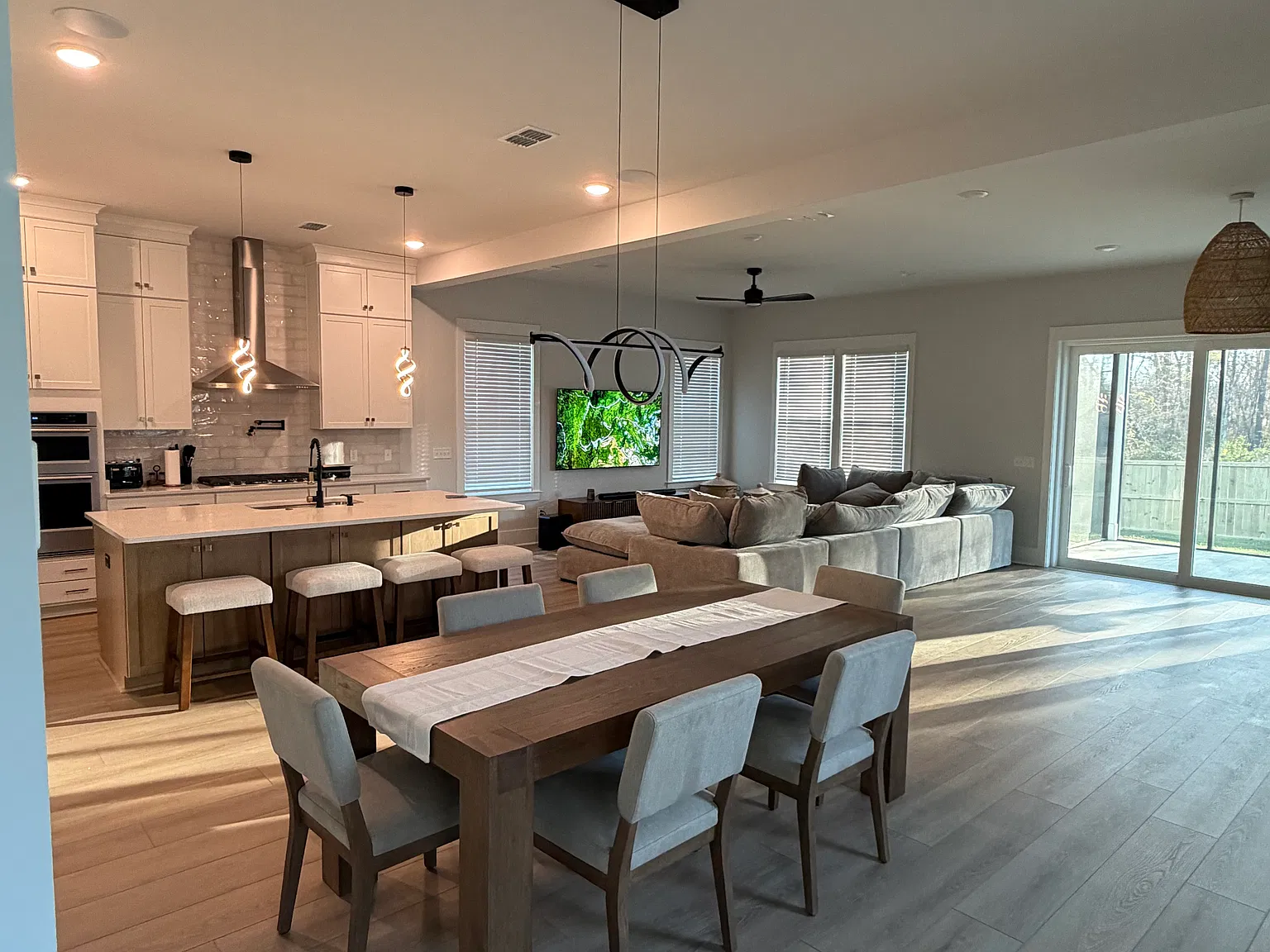 3 bed, 3.5 bath, 2672 sqft, $4,250 — Photo 4