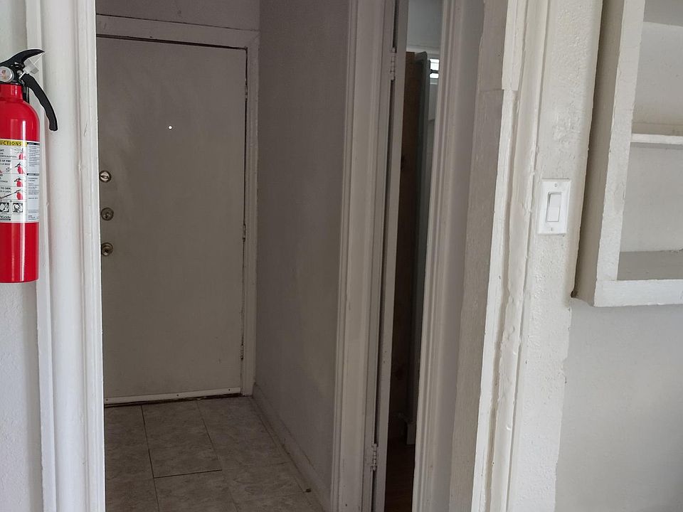 1st image of 209 N 9th St #1/2