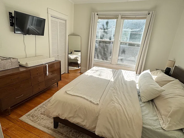 319 Harrison St — Photo 2