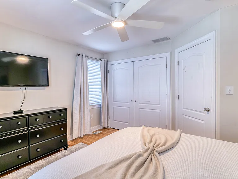 119 N Belmont Ave — Photo 24