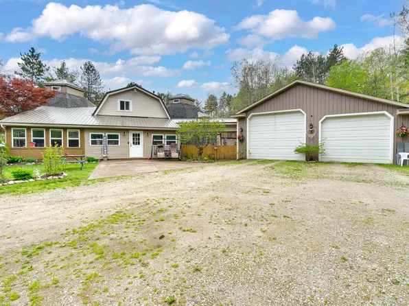 9694 N Lake Rd, Otter Lake, MI 48464
