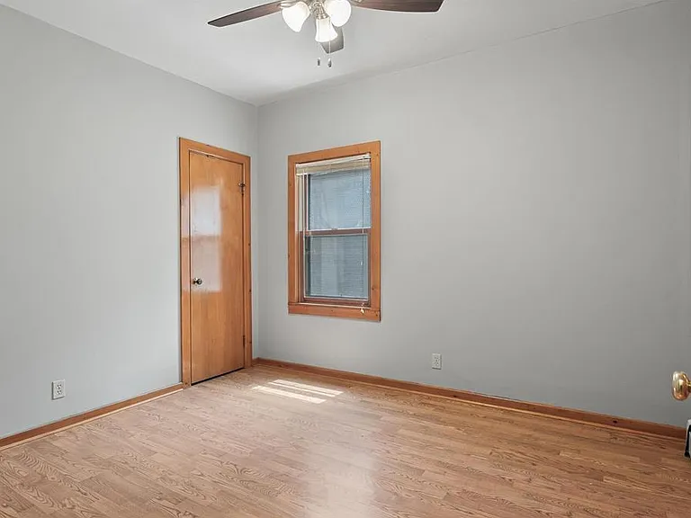 216 Belvidere St E — Photo 12