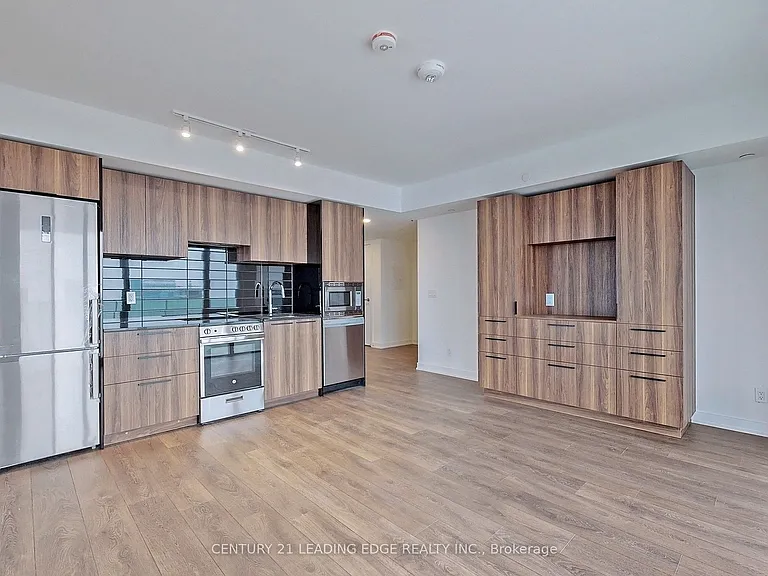 501 Yonge St #5102 — Photo 4
