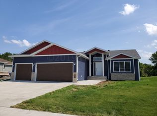 1268 Goldenwood Dr, West Fargo, ND 58078