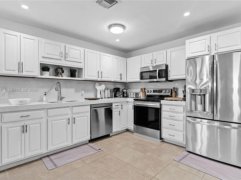 1430 NE 11th St #1430 — Photo 1