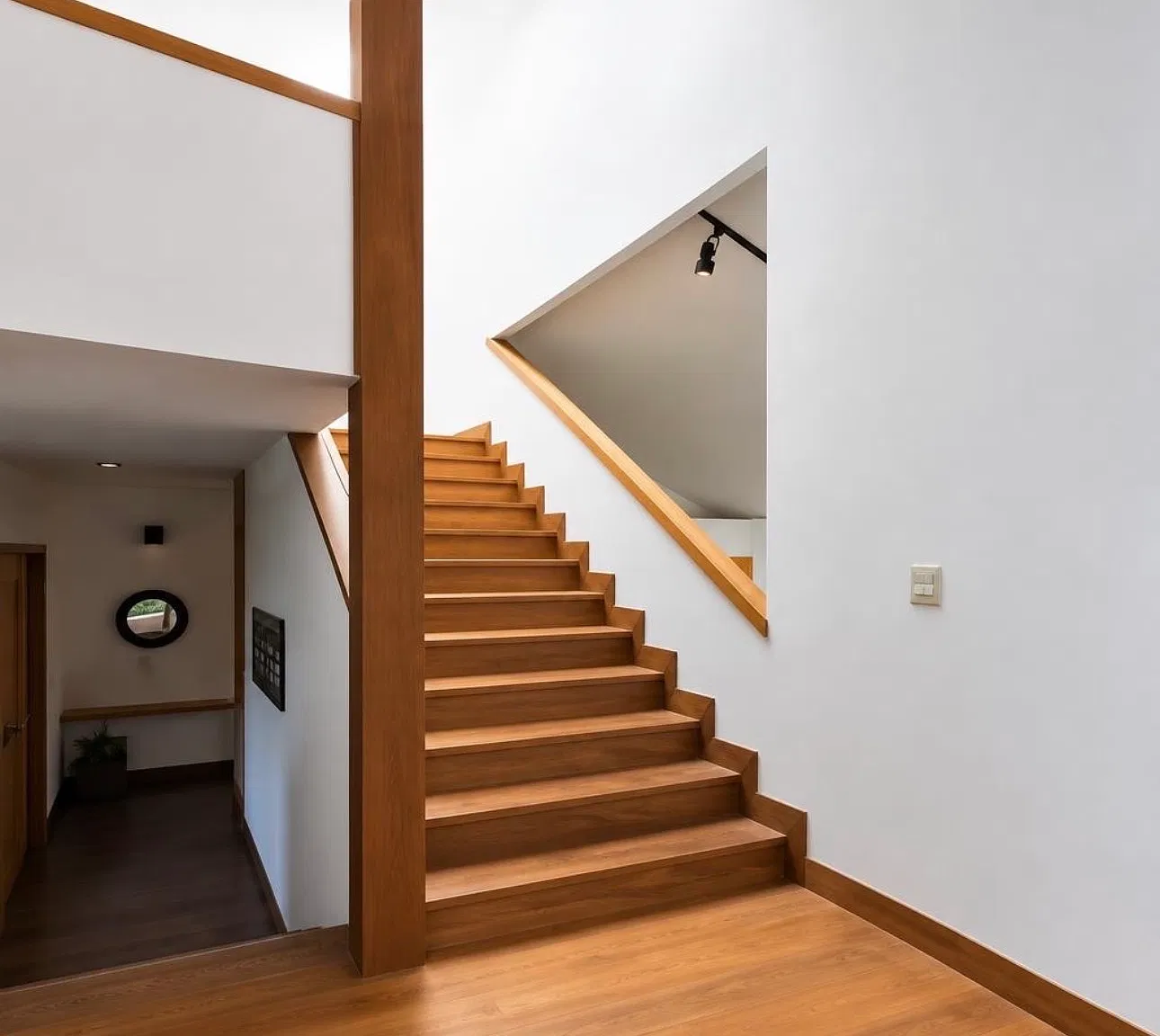 5131 S Land Park Dr — Photo 3