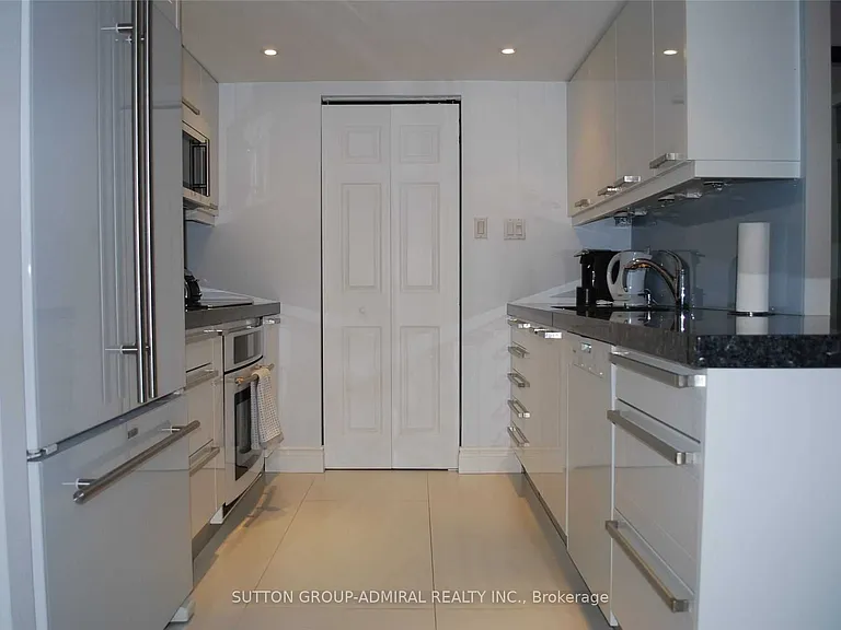 33 University Ave #904 — Photo 4