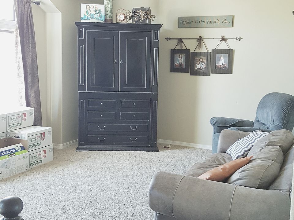 Upstairs Living Room 