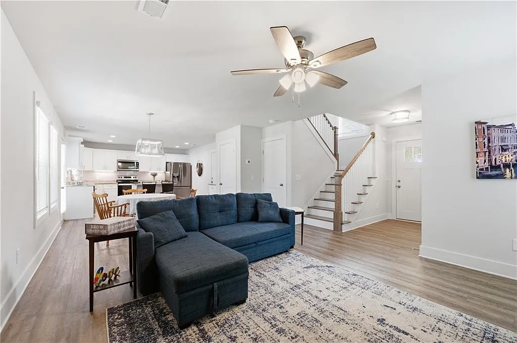 3 bed, 2.0 bath, 1556 sqft, $2,500 — Photo 4