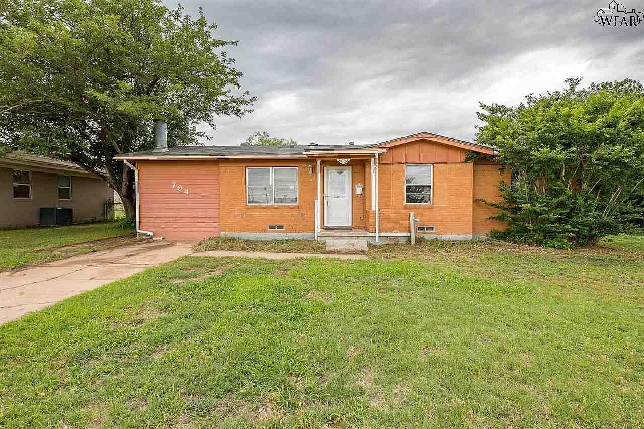 704 W Alameda St, Iowa Park, TX 76367 MLS 169207 Zillow