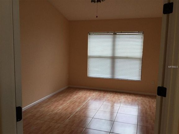 4th image of 1002 N Magee Creek Ct