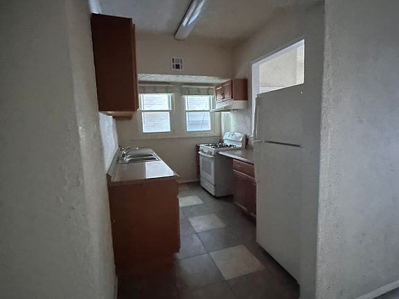 2nd image of 1209 N Oregon St #2
