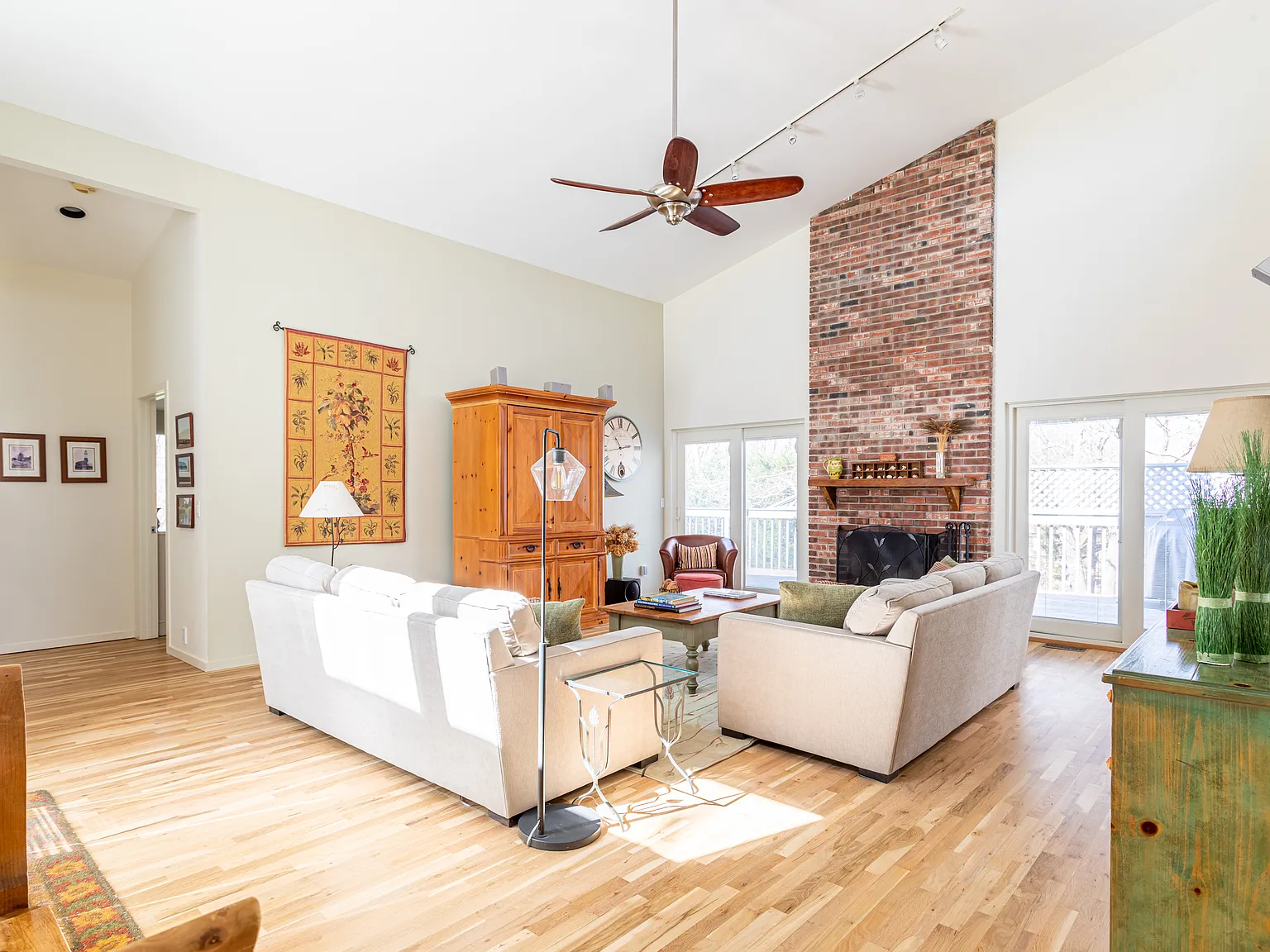 Wooded Contemporary — Photo 4