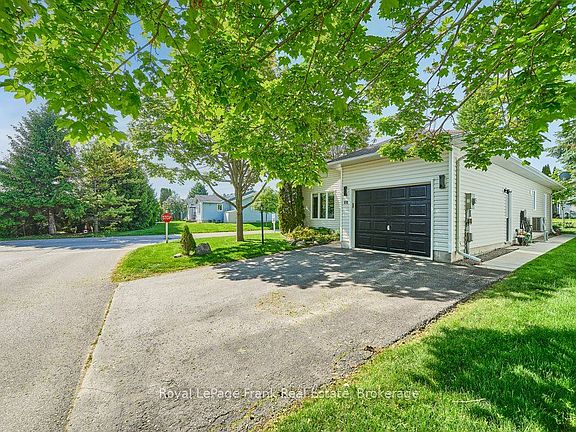 2nd image of 40 Niagara Trl