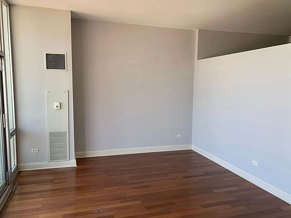 4th image of 1600 S Indiana Ave #1404