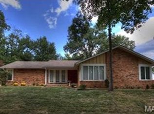2 Newfield Ct, Ballwin, MO
