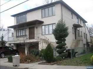 699 Hamilton Ave, Ridgefield, NJ 07657