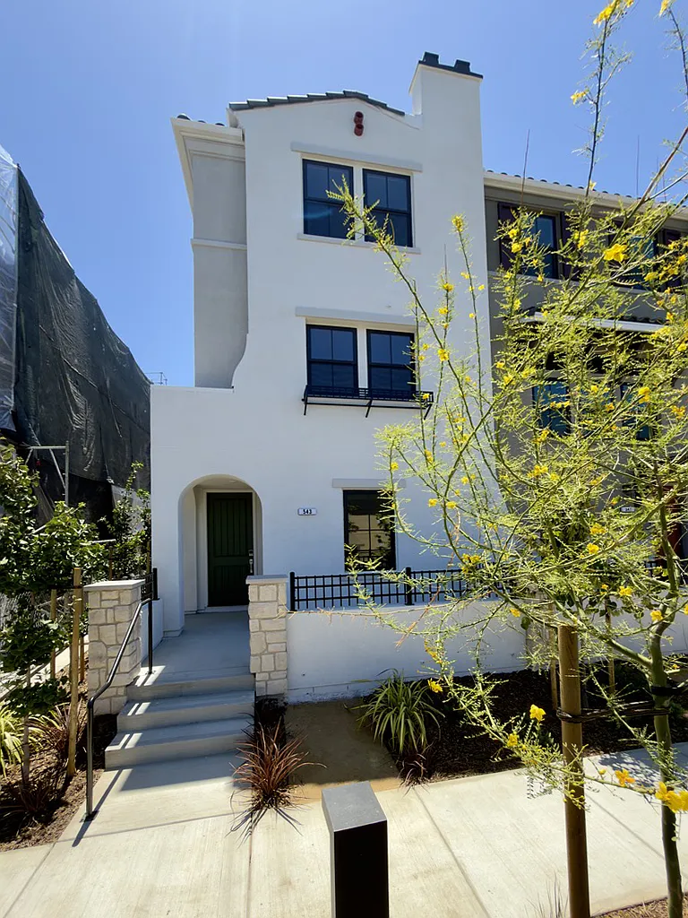 3 bed, 2.5 bath, 1502 sqft, $6,800 — Photo 2