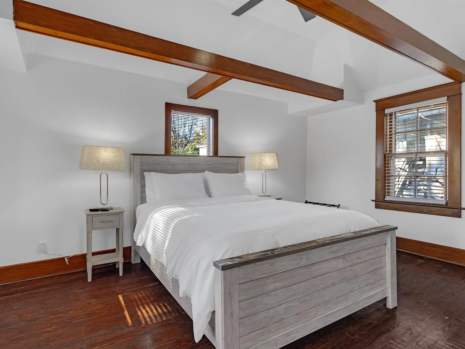 2 bed, 1.5 bath, 850 sqft, $962 — Photo 1