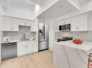 5561 1/2 El Canon Ave, Woodland Hills, CA 91367