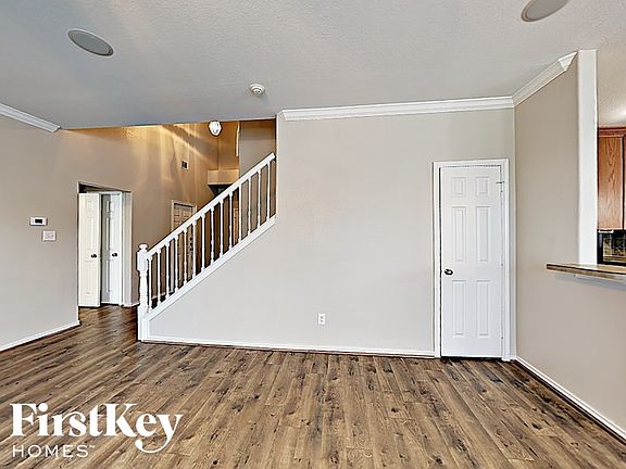 2nd image of 409 E Hidden Cove Ct
