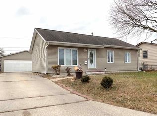 1687 Oakwood Dr, Waterloo, IA 50703