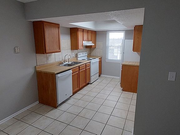 4th image of 11002 NW Player Dr APT D