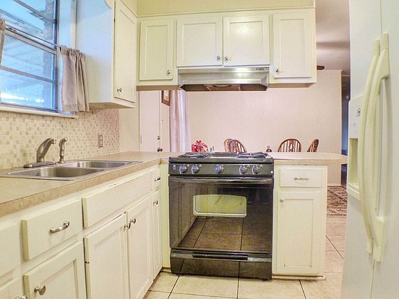 3rd image of 7208 Melpomene Dr