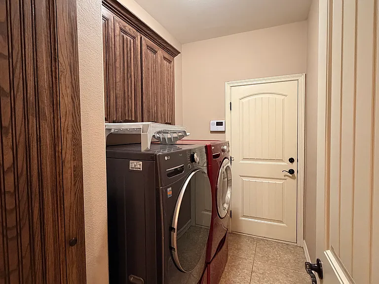 1501 Granada Cir — Photo 23