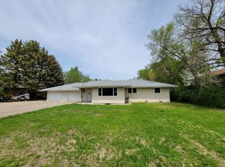 718 River Rd, Glendive, MT 59330