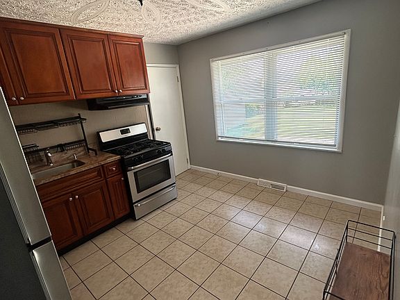 4th image of 9522 Holiday Manor Rd