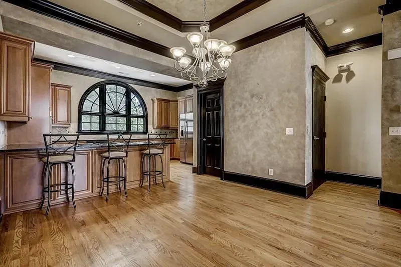 3 bed, 2.5 bath, 2320 sqft, $4,100 — Photo 3