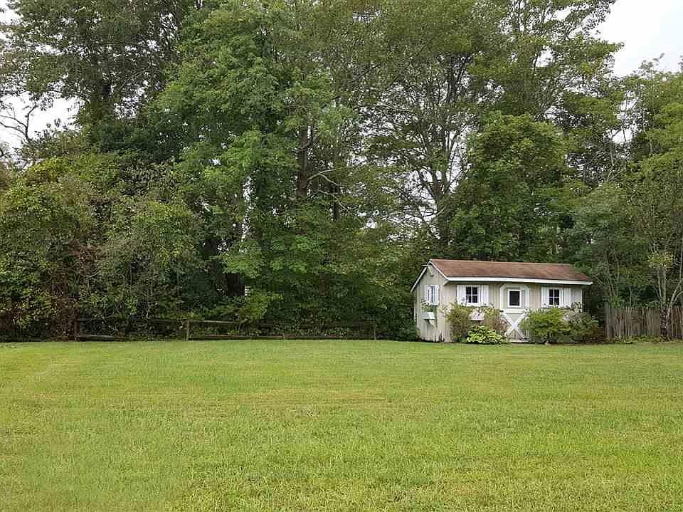 2nd image of 101 Lakeview Dr E