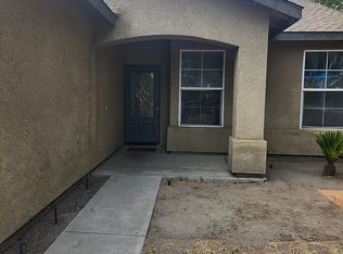 832 W Anissa Ct, Farmersville, CA 93223