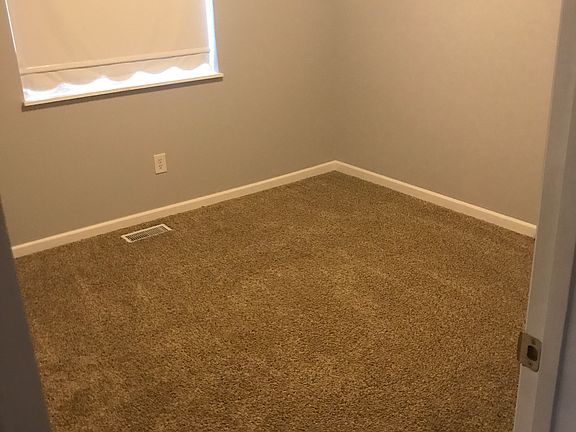 3rd image of 2516 Halifax Ct