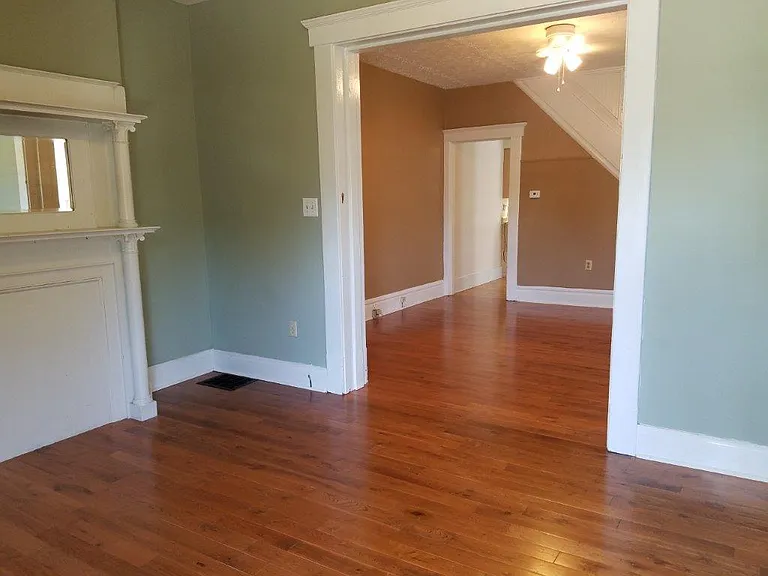 1154 Oregon Ave — Photo 2